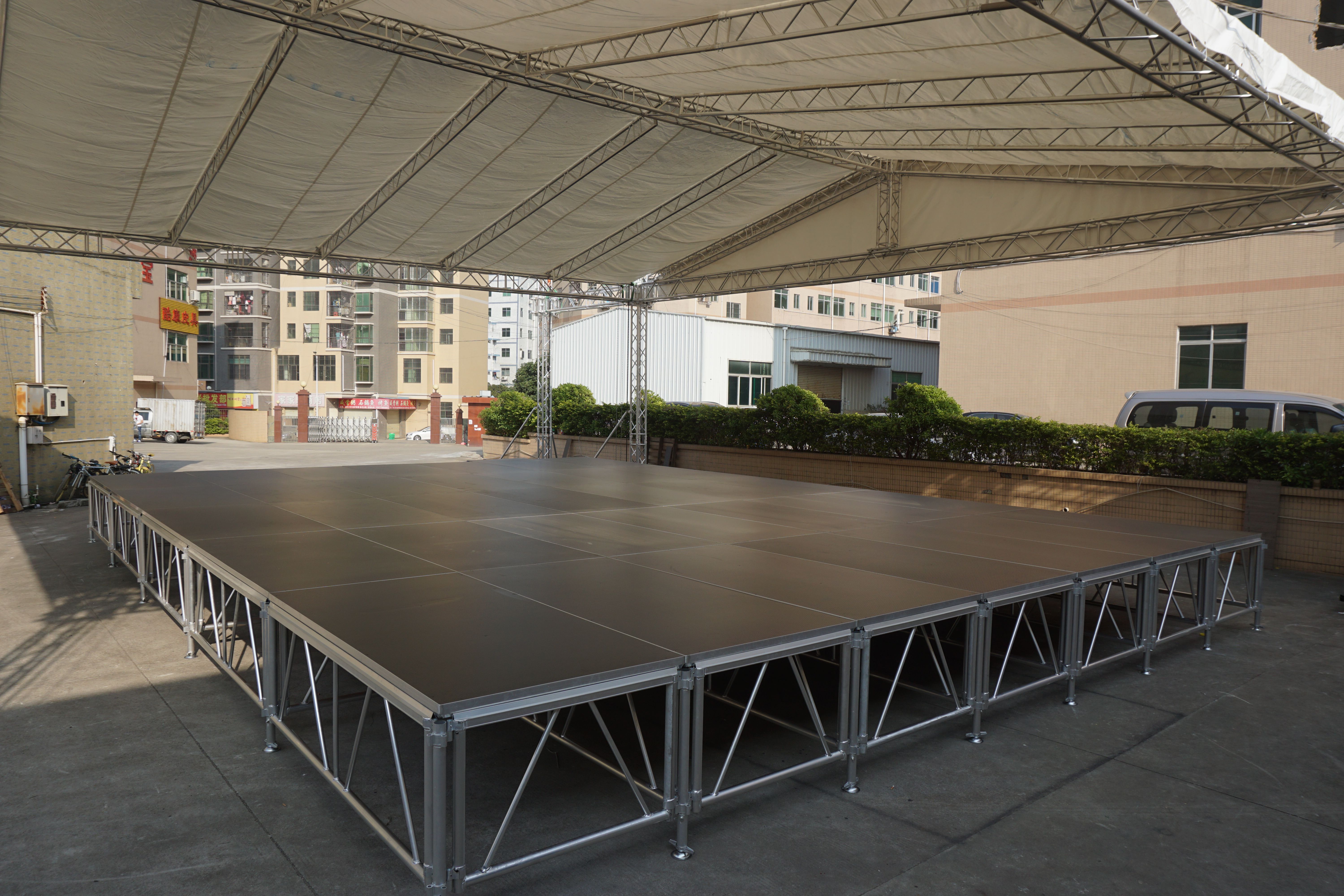 Aluminum stage with portable legs for events