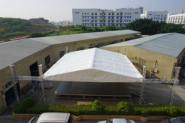 Portable aluminum stage & truss